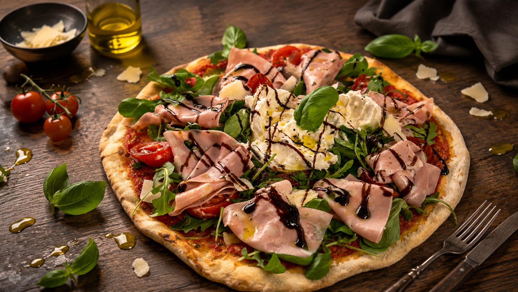 Pizza artisanale au four électrique de la Pizzeria Sian D'Acqui, sur la colline de Bellet à Saint-Roman-de-Bellet