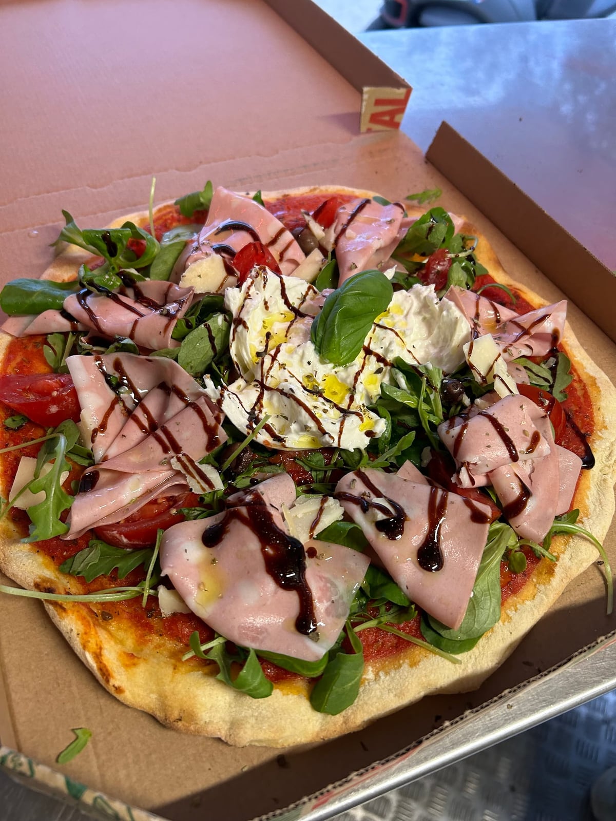 La Emmy-Lou — pizza artisanale au four électrique, Pizzeria Sian D'Acqui à Saint-Roman-de-Bellet